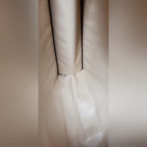 LOUIS VUITTON TOILETRY 26 COSMETIC BAG - Picture 15 of 16